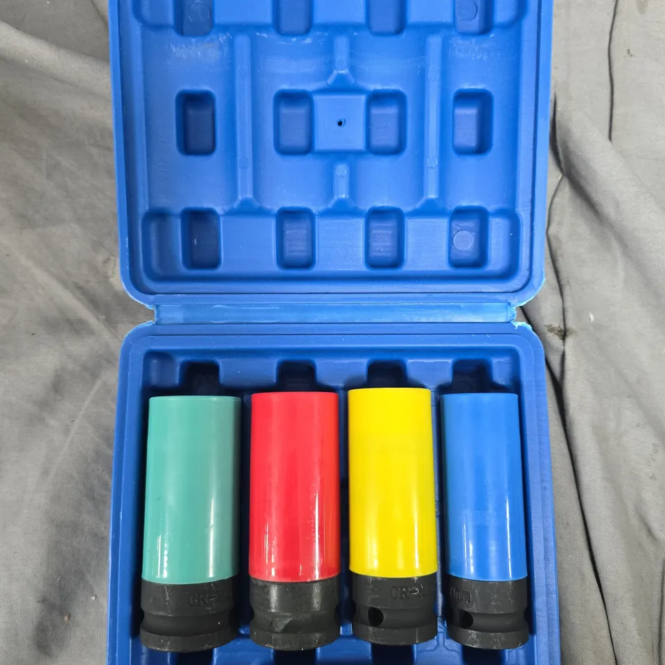 SET OF 4 COLOUR-CODED CYLINDRICAL TOOL ADAPTERS IN BLUE CASE – 22MM, 21MM, 19MM, 17MM 