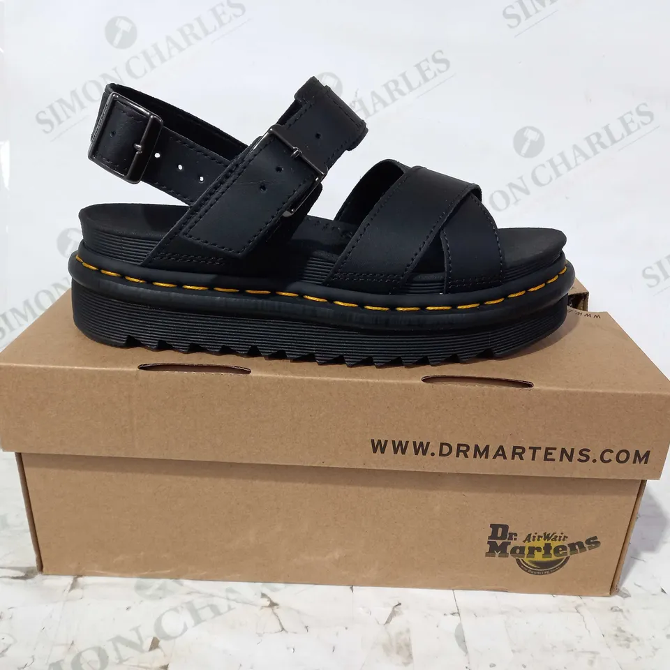 BOXED PAIR OF DR MARTENS VOSS II SANDALS IN BLACK UK SIZE 4