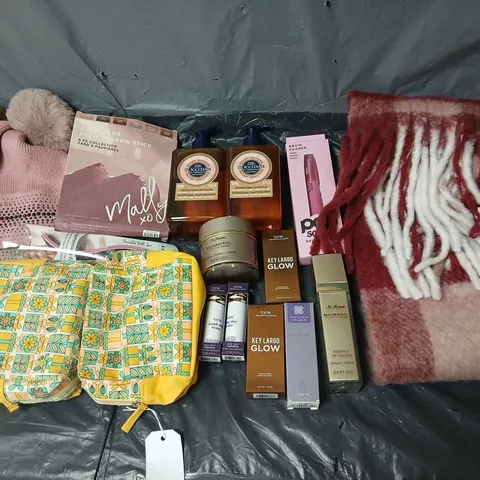 APPROXIMATELY 15 ASSORTED HOUSEHOLD GOODS TO INCLUDE SCARF, HAND WASH, AND NAIL S FILE ETC.