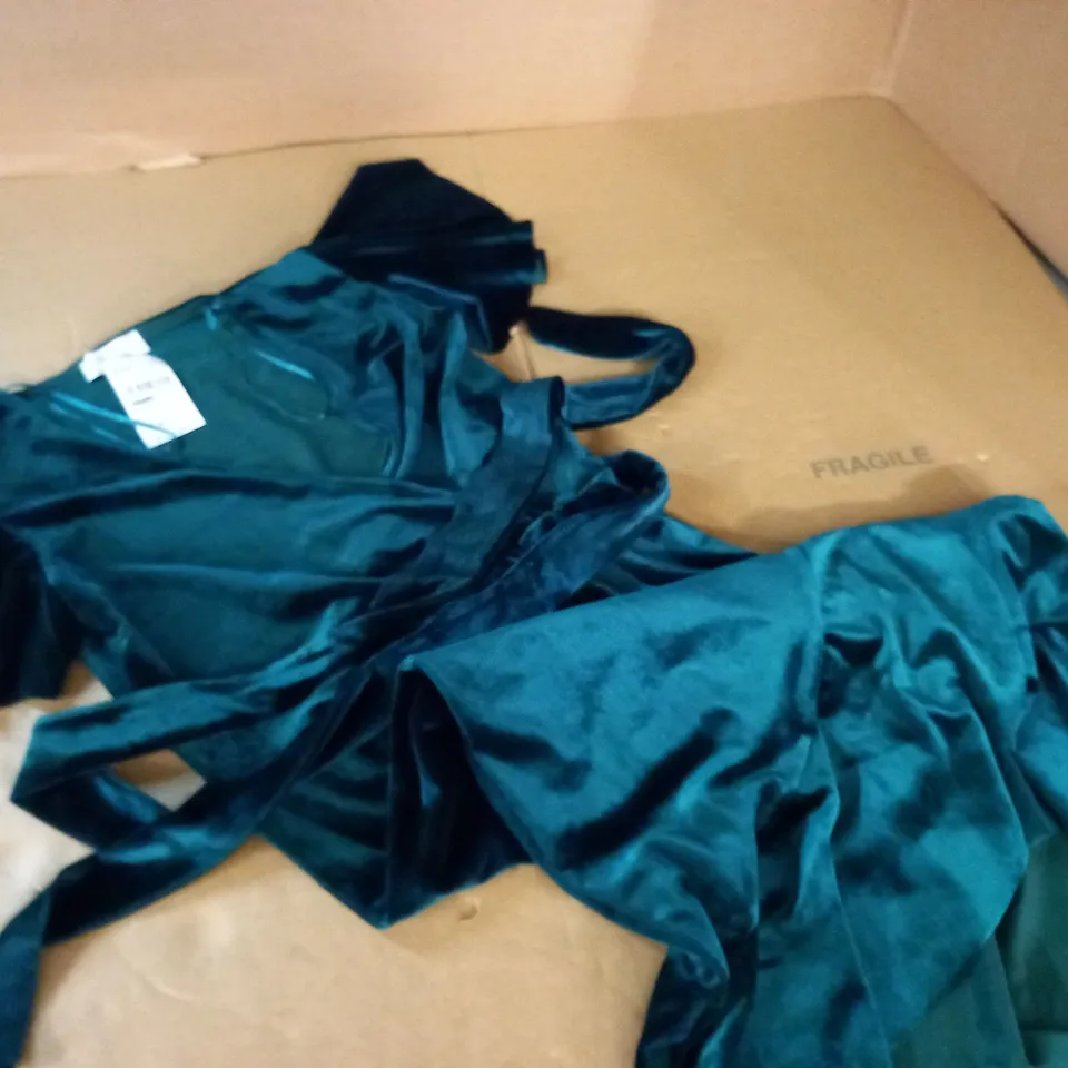 QUIZ GREEN VELVET FRILL SLEEVE DRESS - 12