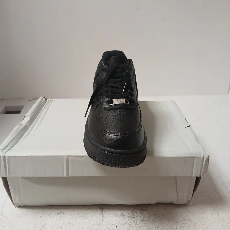 NIKE AIR FORCE 1 BLACK TRAINERS – UK 6