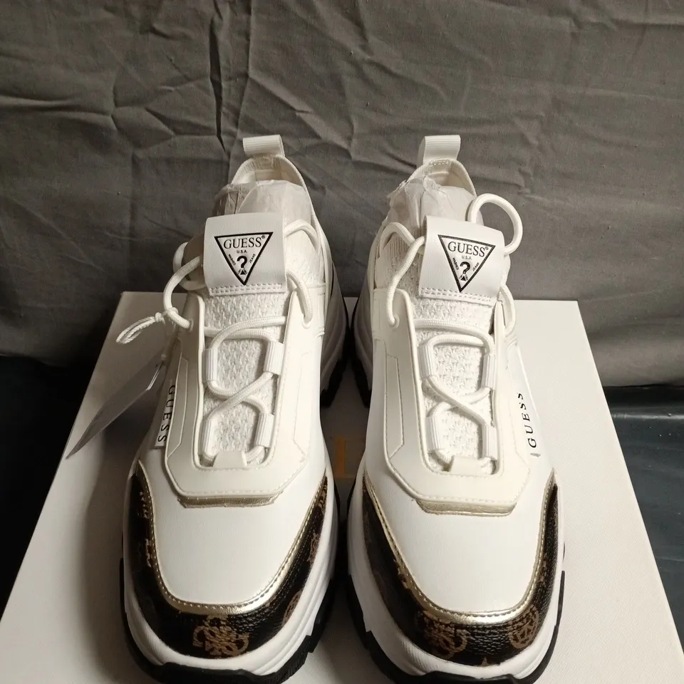 BOXED PAIR OF GUESS WHITE LEATHER TRAINERS- UK SIZE 7