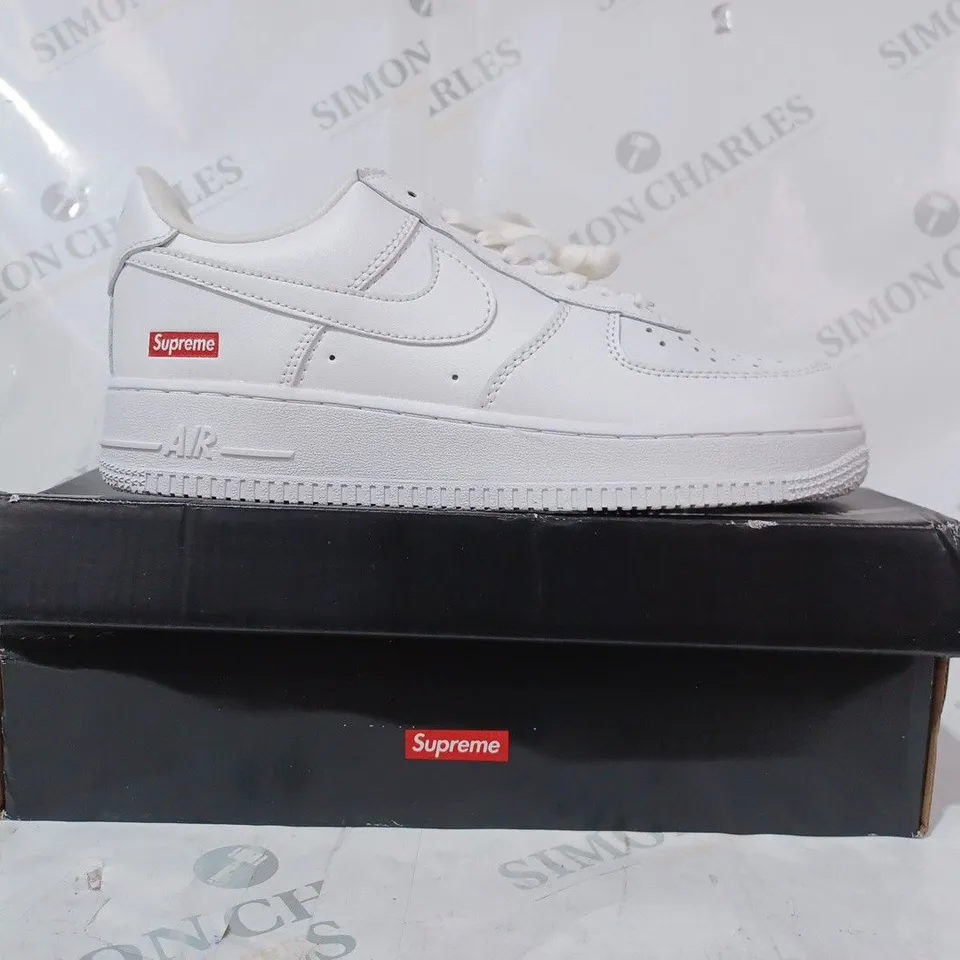 BOXED PAIR OF NIKE SUPREME/NIKE AIR FORCE 1 SHOES IN WHITE UK SIZE 6