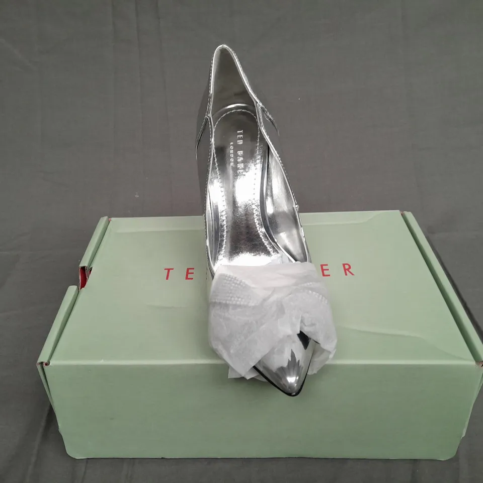 BOXED PAIR OF TED BAKER LONDON ORLILA SILVER UK 5