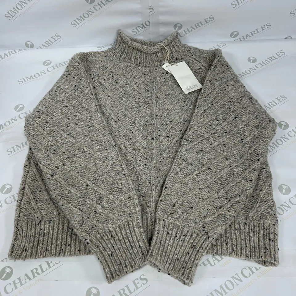 TOAST RIBBED DONEGAL SWEATER IN STONE SIZE MEDIUM