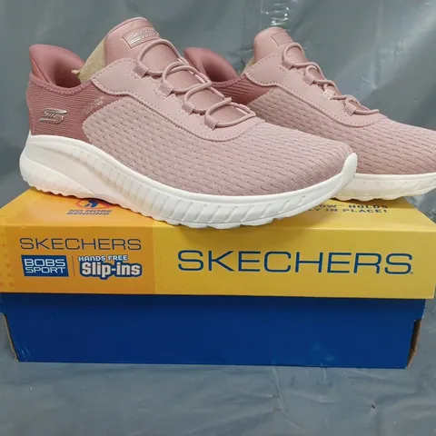 BOXED PAIR OF SKECHERS BOB SQUAD TRAINERS IN BLUSH SIZE 5