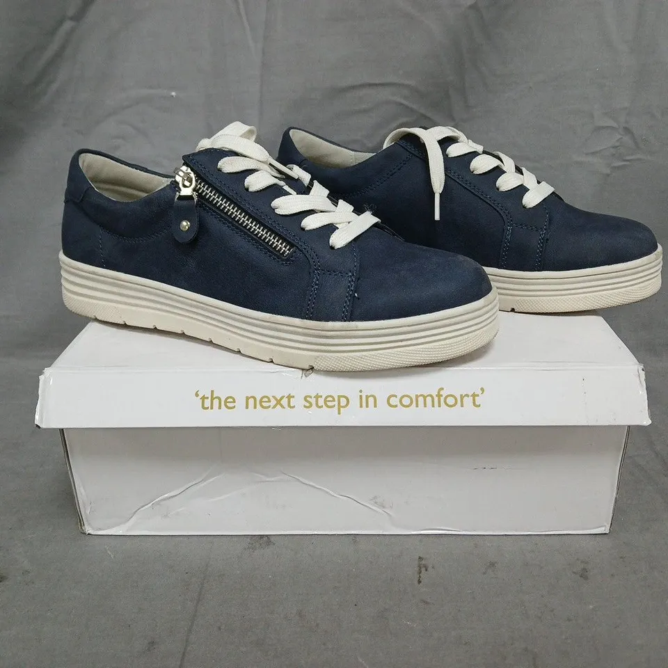 BOXED PAIR OF DR KELLER LACE-UP SHOES IN NAVY SIZE UK 6