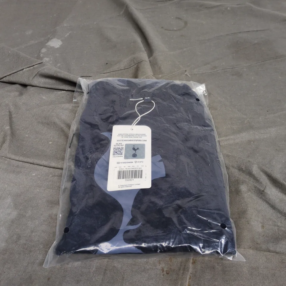 TOTTENHAM HOTSPUR BLUE CHECK PYJAMA SET KIDS 5 - 6 YEARS. BAGGED