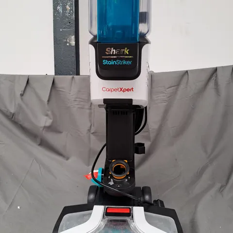 BOXED SHARK CARPET XPERT DEEP CARPET CLEANER & BUILT IN STAIN STRIKER EX200UK - COLLECTION ONLY