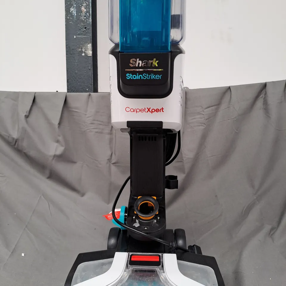 BOXED SHARK CARPET XPERT DEEP CARPET CLEANER & BUILT IN STAIN STRIKER EX200UK - COLLECTION ONLY