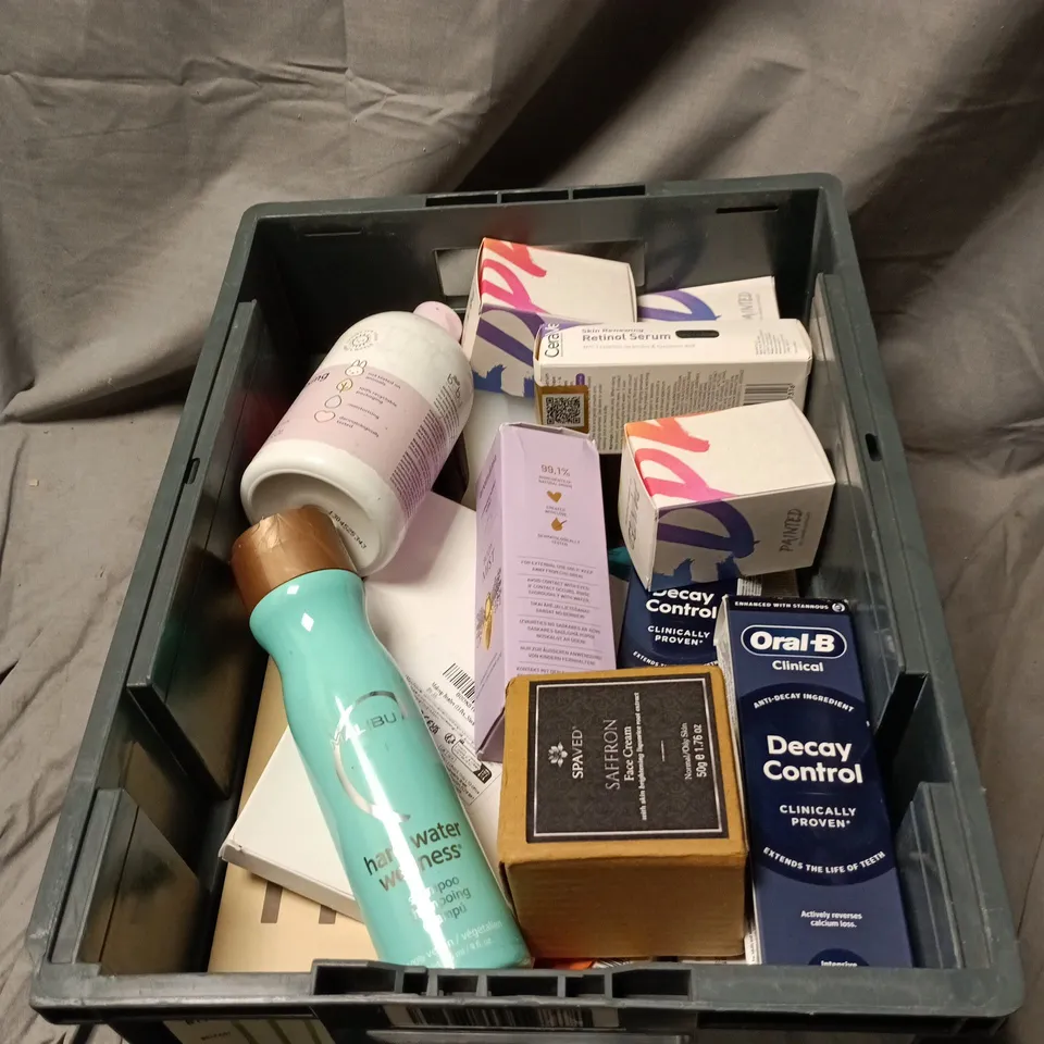 APPROXIMATELY 20 X ASSORTED COSMETIC ITEMS TO INCLUDE ORAL B, BOOTS BABY MOISTURISING LOTION, CERA VE RETINAL SERUM, MALIBU HARD WATER WELLNESS ETC