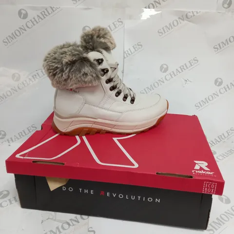 BOXED PAIR OF RIEKER REVOLUTION HIKER WHITE BOOTS SIZE 4