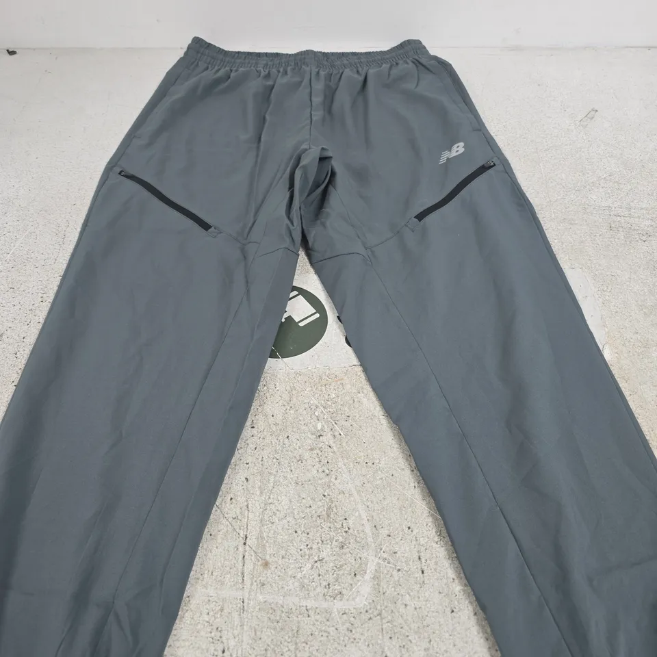 NEW BALANCE GREY TRACK PANTS – SIZE S