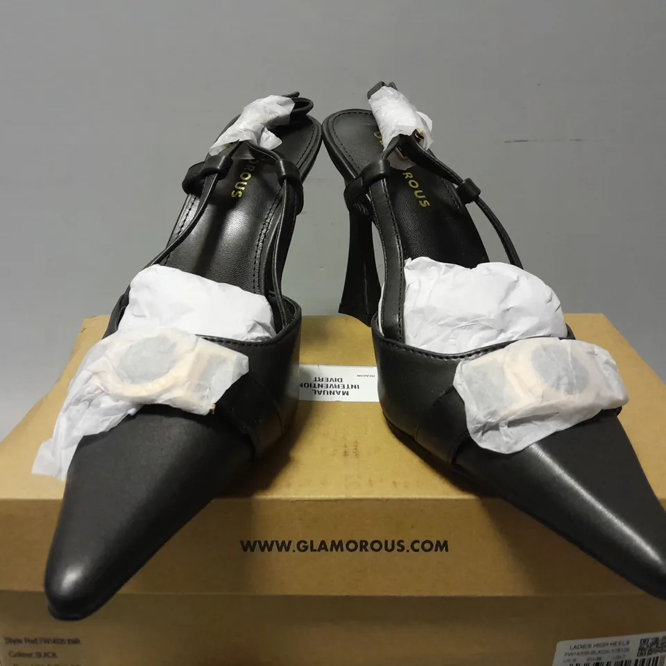 BOXED PAIR OF GLAMOROUS LADIES POINTED TOE HIGH HEELS IN BLACK - SIZE 5 