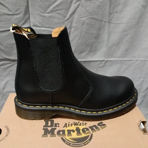 DR. MARTENS 2976 YS BLACK SMOOTH CHELSEA BOOTS – UK 6