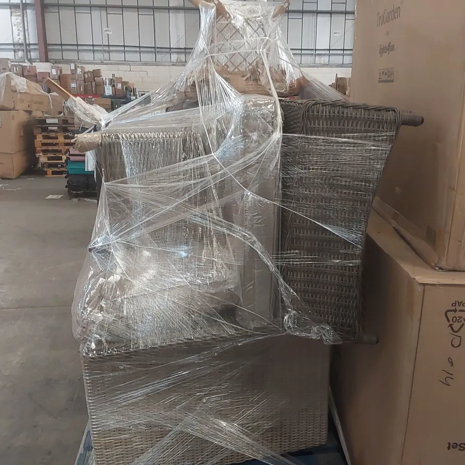 PALLET CONTAINING A LARGE QUANTITY OF ASSORTED RATTAN FURNITURE PARTS