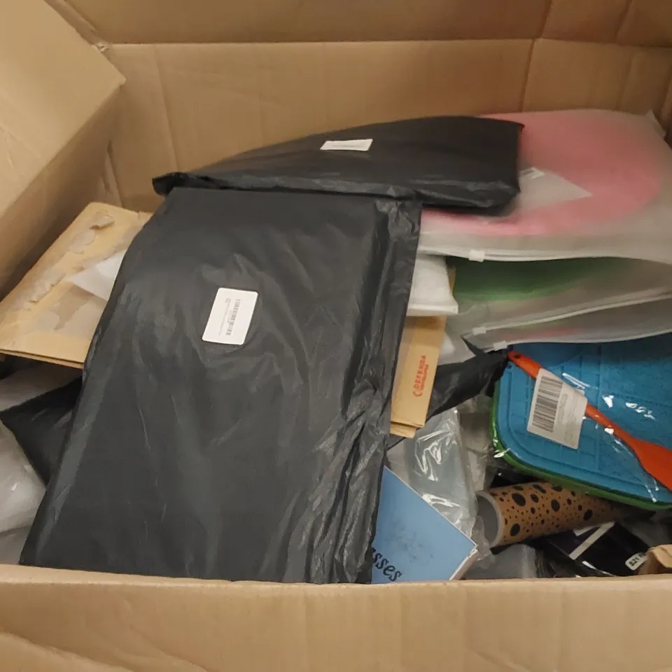 PALLET CONTAINING ASSORTED HOUSEHOLD PRODUCTS. INCLUDES WATER BOTTLES, CLOTHES, STICKERS, MEMORABILIA ETC