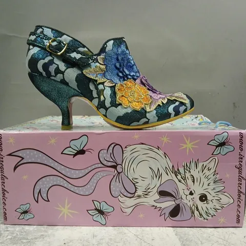 BOXED PAIR OF IRREGULAR CHOICE HEELED SHOES IN MULTICOLOUR W. GLITTER EFFECT AND FLORAL DETAIL SIZE EU 39