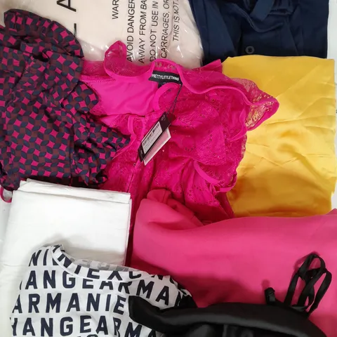 BOX OF APPROXIMATELY 25 ASSORTED CLOTHING ITEMS TO INCUDE - DRESSES , TOPS, HAT - ETC