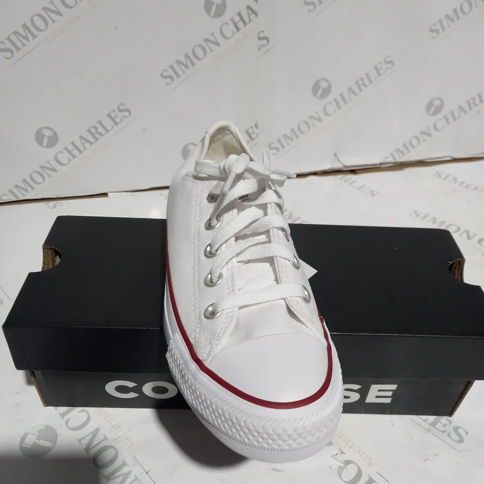 BOXED CONVERSE ALL STAR OX TRAINERS IN WHITE - SIZE UK 3.5