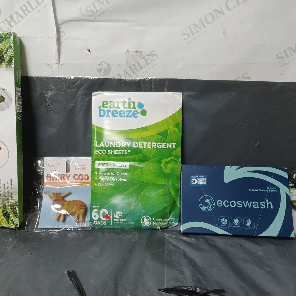 BOX OF APPROXIMATELY 12 ASSORTED ITEMS TO INCLUDE - ECOSWASH OCEAN BREEZE SCENT , EARTH BREEZE LAUNDRY DETERGENT , GREEN BLADE BRASS TAP ADAPTOR ETC