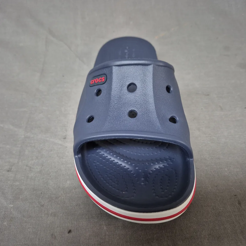 PAIR OF CROCS BAYABAND SLIDERS IN NAVY UK SIZE M5/W6