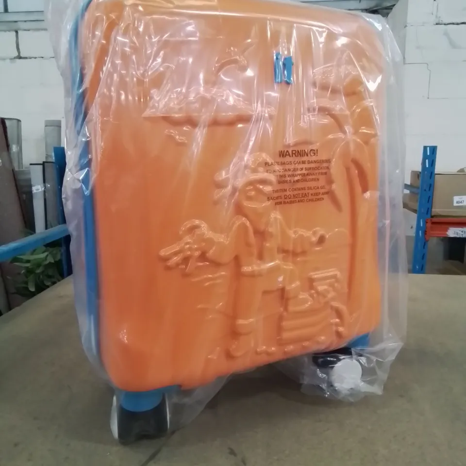 BRAND NEW IT BRAND KIDS PIRATE THEME CASE ON WHEELS