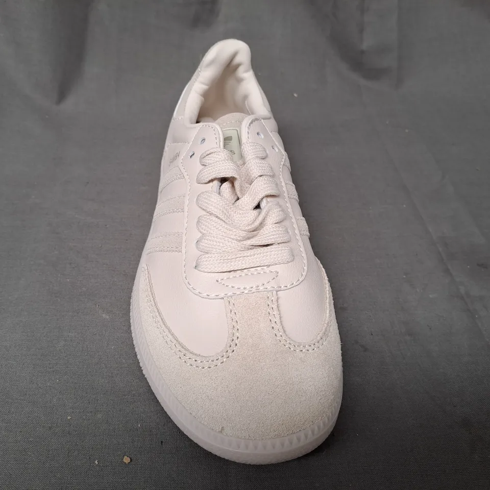 PAIR OF ADIDAS SAMBA SHOES IN CREAM UK SIZE 5