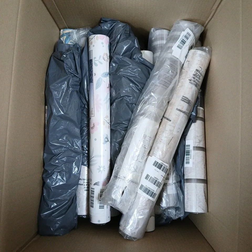 APPROXIMATELY 20 ASSORTED ROLLS OF WALLPAPER IN VARIOUS DESIGNS & SIZES