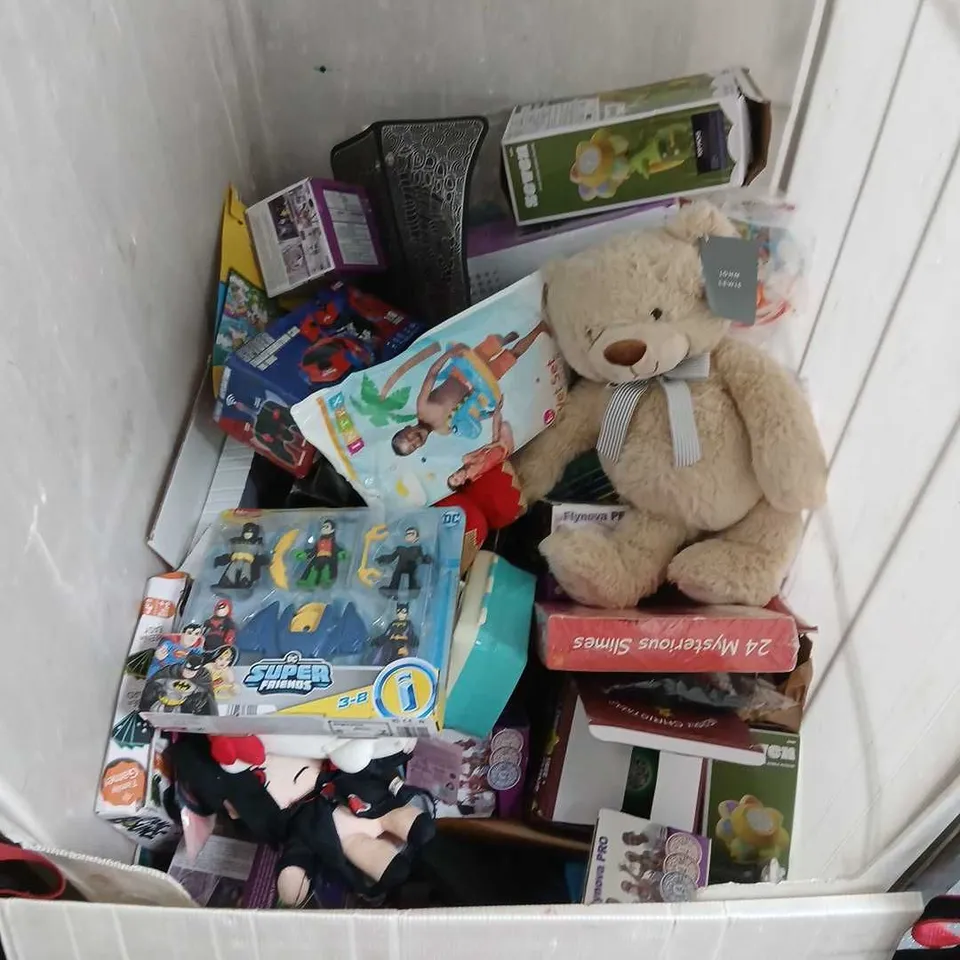 LKARGE QUANTITY OF ASSORTED TOYS AND ACCESSORIES