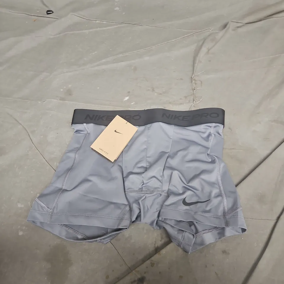 BOX OF APPROXIMATELY 15 ASSORTED CLOTHING ITEMS TO INCLUDE: NIKE PRO BOXERS 