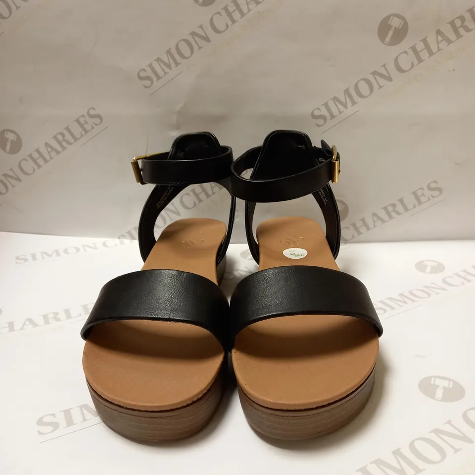 BLACK LEATHER-LOOK STRAP FLATFORM FOOTBED SANDALS SIZE 6