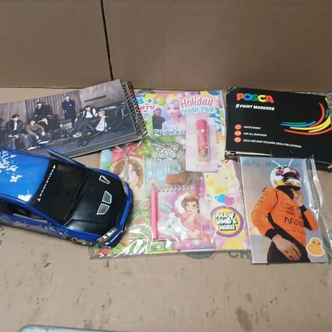 LARGE QUANTITY OF ASSORTED TOYS AND ACCESSORIES TO INCLUDE; HOT WHEELS CAR, POSCA 9 PAINT MARKERS AND PLAYING CARDS