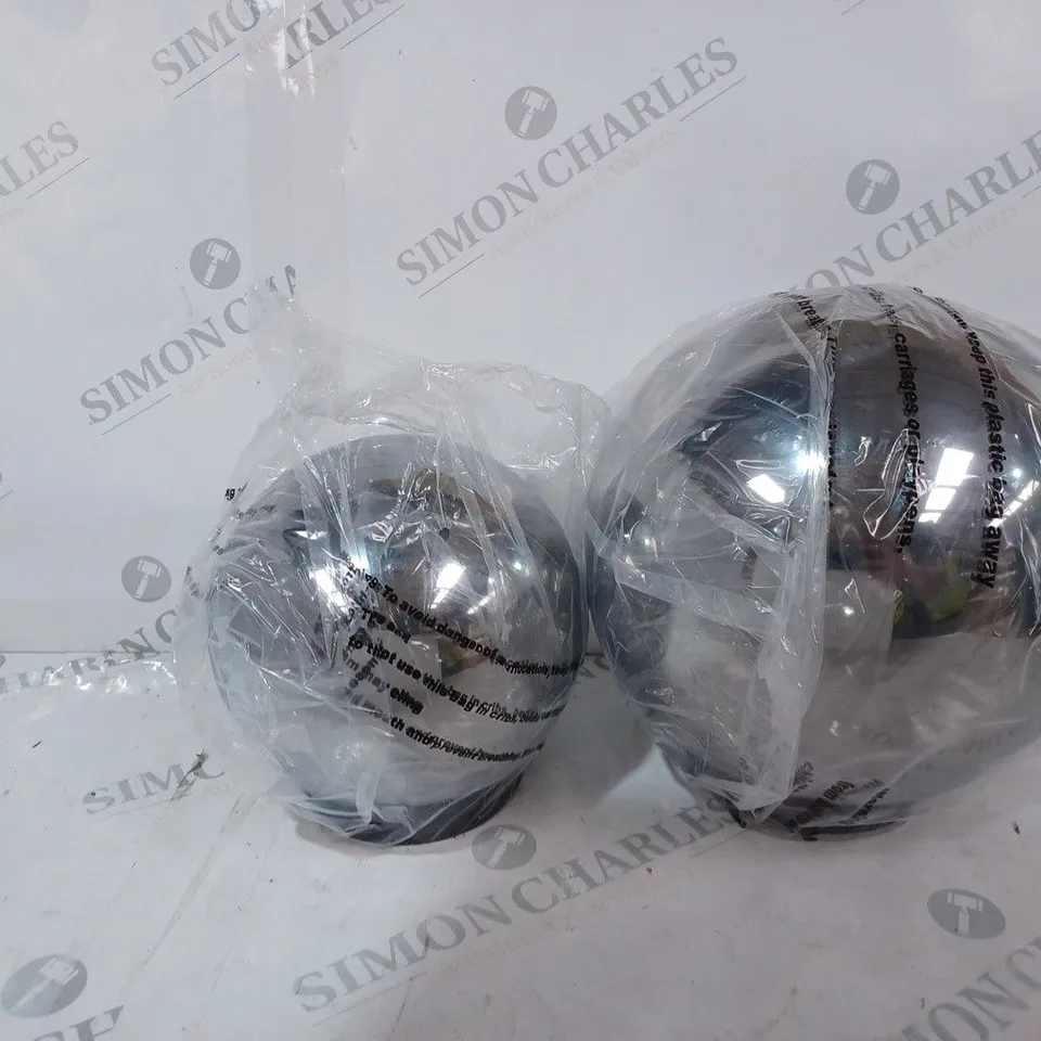 BOXED KELLY HOPPEN SET OF 2 INDOOR OUTDOOR PRELIT GLASS DECOR, REFLECTIVE ORBS - COLLECTION ONLY