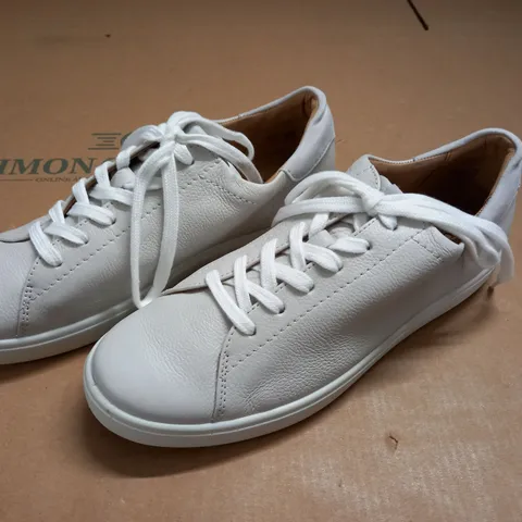 PAIR OF HOTTER SWITCH 2 TRAINERS - UK 7