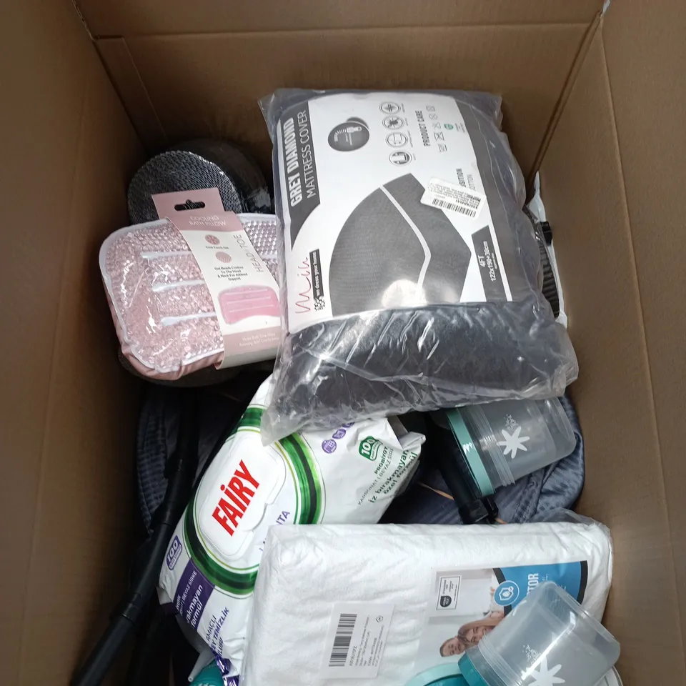 BOX OF APPROXIMATELY 20 ASSORTED ITEMS TO INCLUDE COOLING BATH PILLOW, MATTRESS COVER, TERRY TOP MATTRESS PROTECTOR ETC
