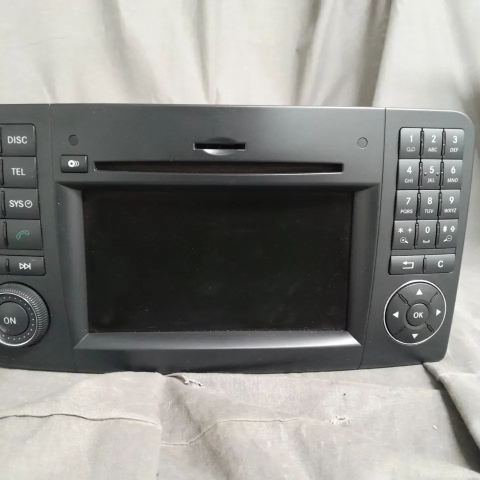 MERCADES CD PLAYER A 164 900 24 01 