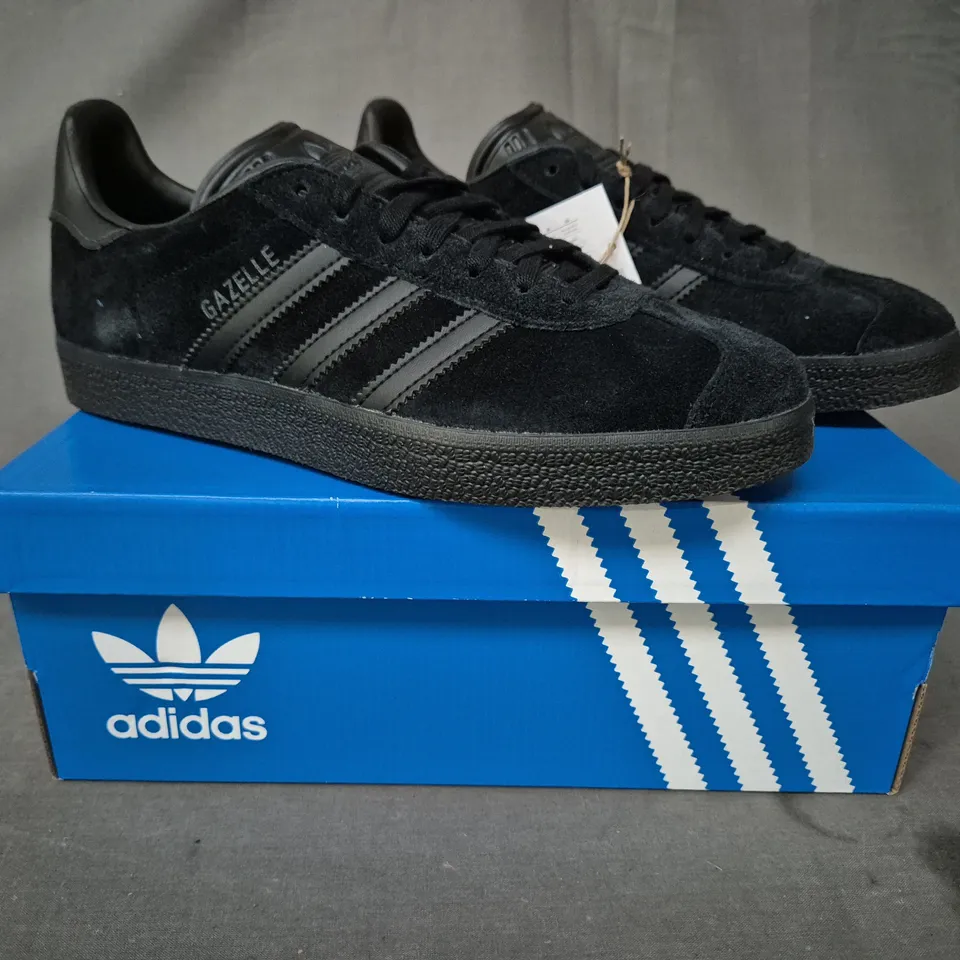 BOXED PAIR OF ADIDAS GAZELLE SHOES IN BLACK UK SIZE 6