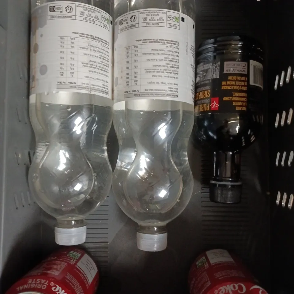 APPROXIMATELY 8 ASSORTED FOOD/DRINK PRODUCTS TO INCLUDE COFFEE MATE, COLA, TONIC WATER ETC 