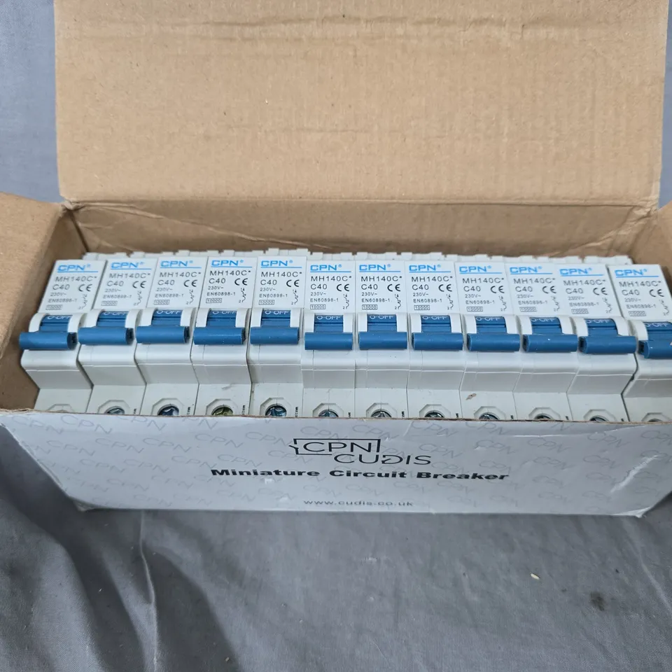 APPROXIMATELY 15 MH140C MINIATURE CIRCUIT BREAKER SETS 