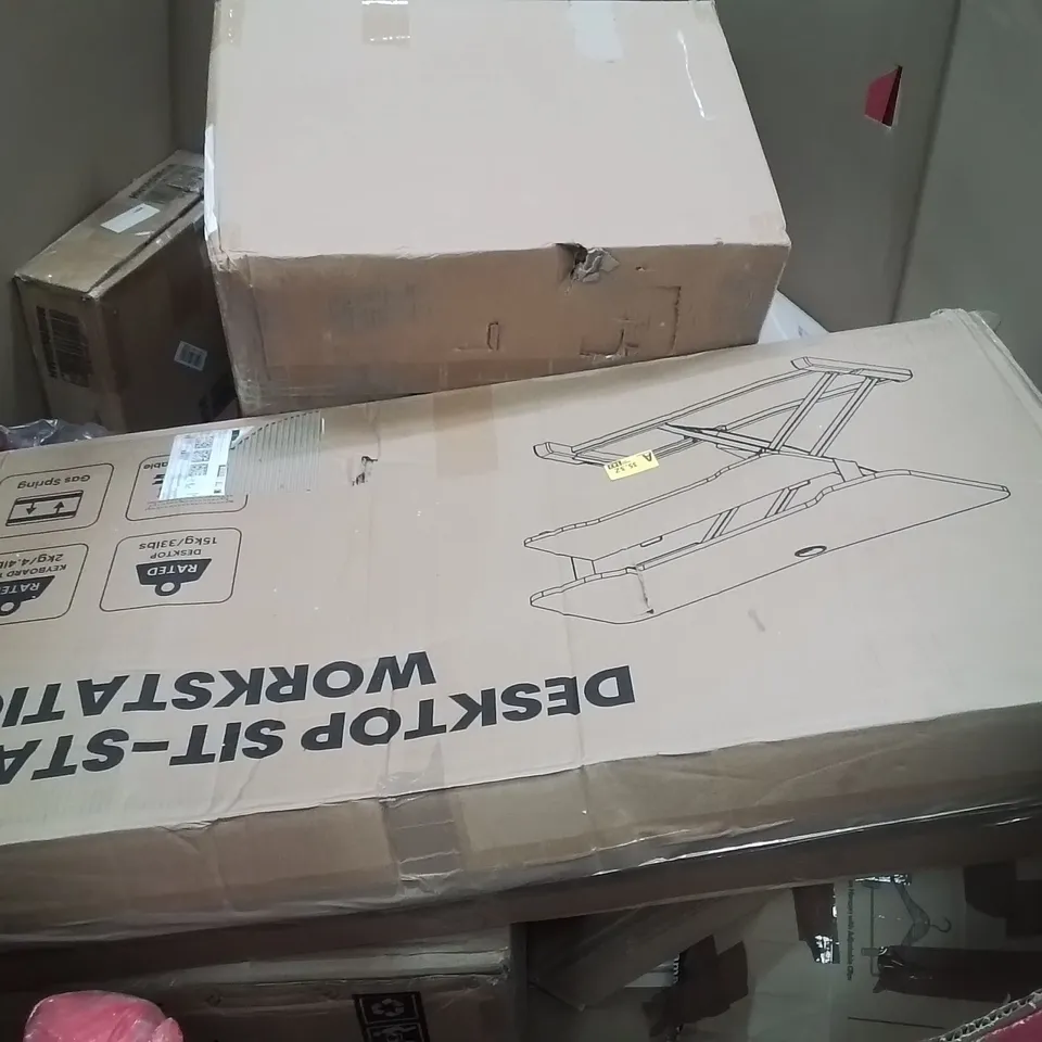 PALLET CONTAINING VARIOUS ASSORTED BOXED HOUSEHOLD ITEMS TO INCLUDE: DANCING PLAYMAT, PEPPA PIG PLAYSET, DESKTOP WORKSTATION AND LOTS MORE UNMARKED BOXED ITEMS 