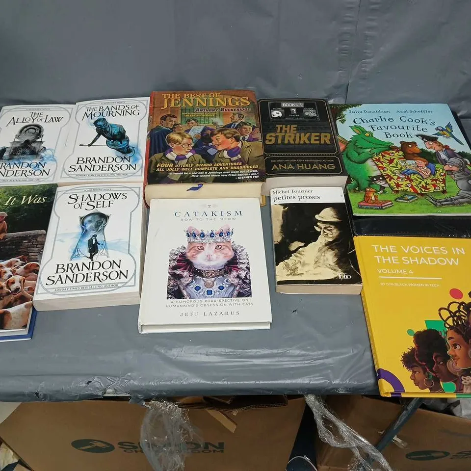 LARGE QUANTITY OF ASSORTED BOOK TO INCLUDE BRANDON SANDERSON, ANA HUANG AND JULIA DONALDSON
