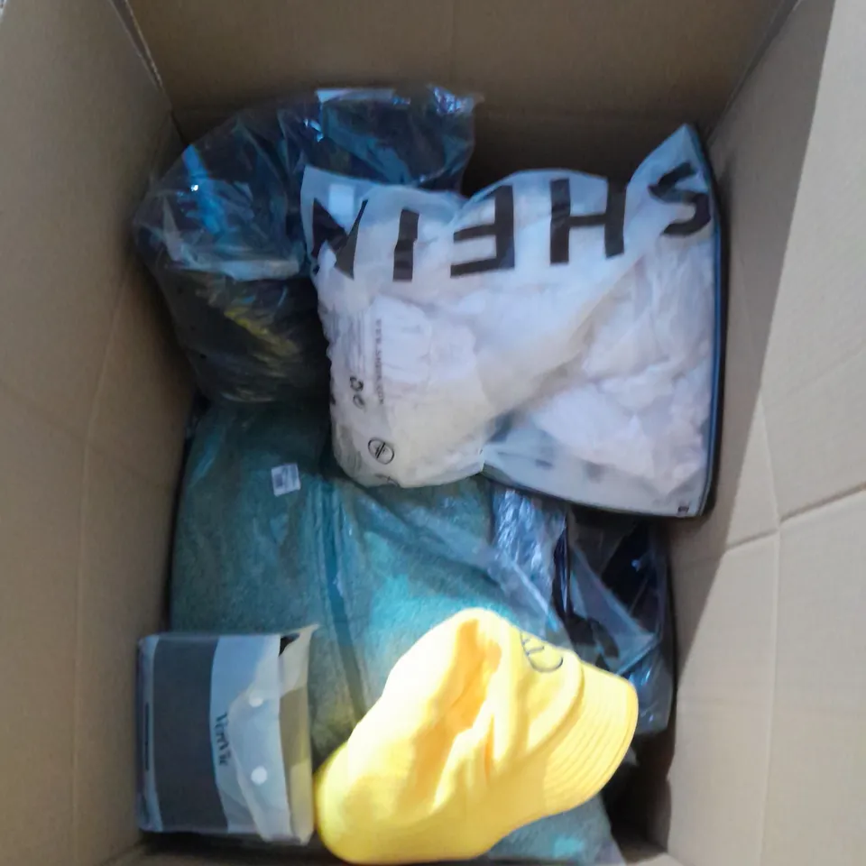 BOX OF APPROXIMATELY 20 ASSORTED CLOTHING AND FASHION ITEMS IN VARIOUS STYLES, SIZES, AND COLOURS - COLLECTION ONLY