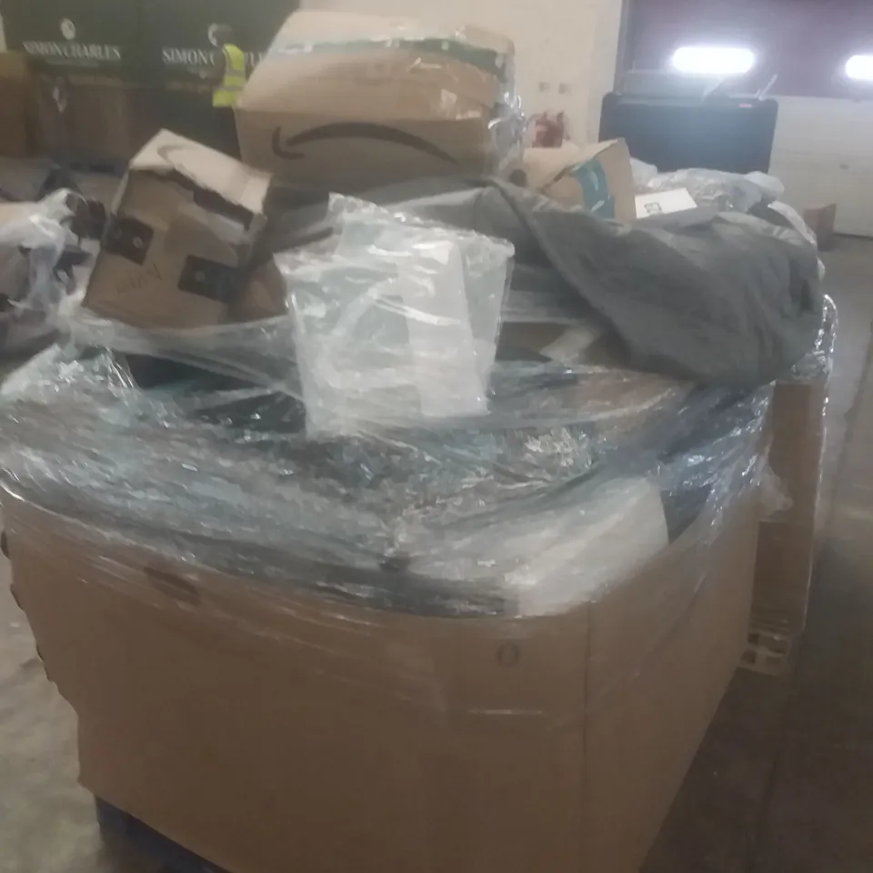 PALLET OF ASSORTED CHAIR PARTS MAINLY ARMS AND ASSORTED BASES/LEGS FOR A RANGE OF OFFICE AND DINING CHAIRS