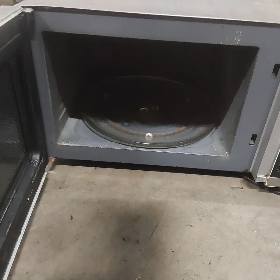 HITACHI MGE25 900W MICROWAVE OVEN