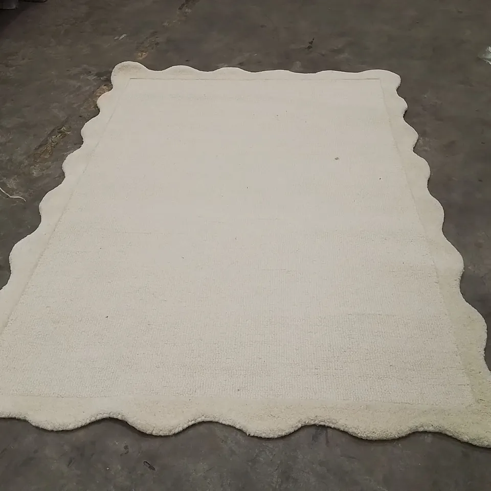 QUALITY DESIGNER AREA RUG - APPROXIMATELY 170X120CM