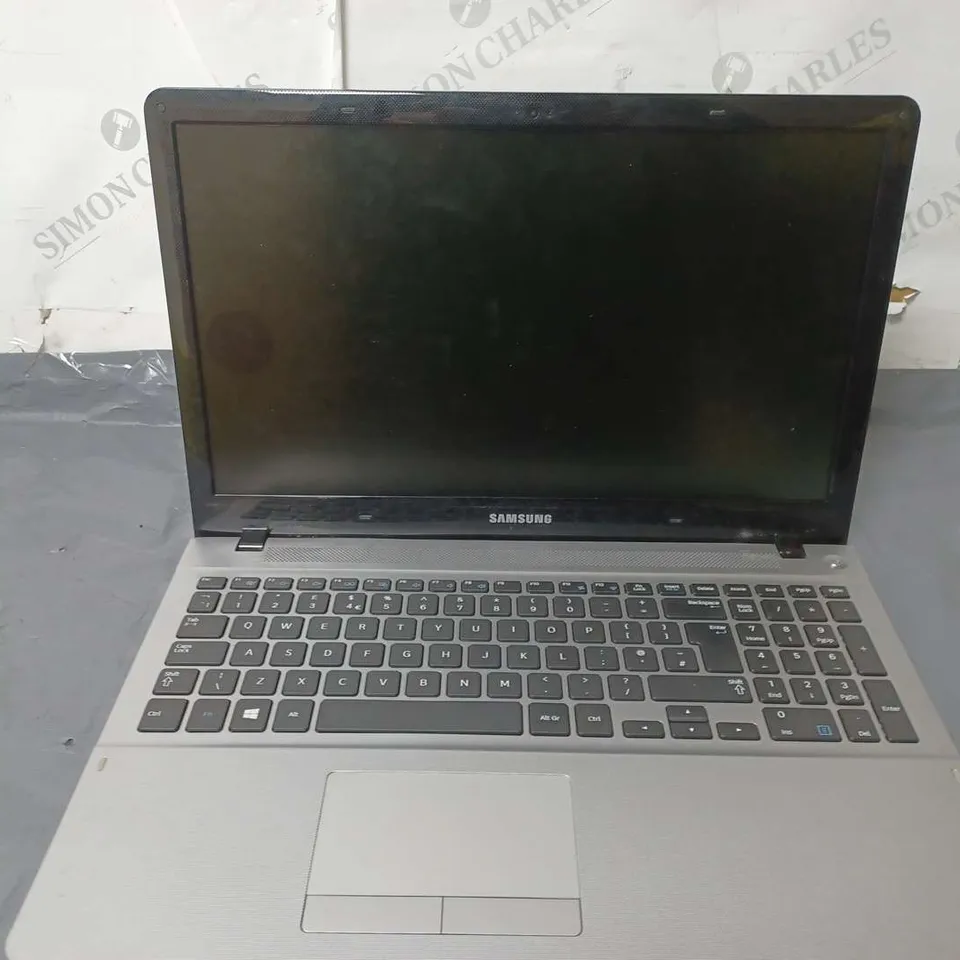 Samsung	370R4E/370R4V/370R5E/3570RE/370R5V	15 Inch	i3-3110M 2.40GHz