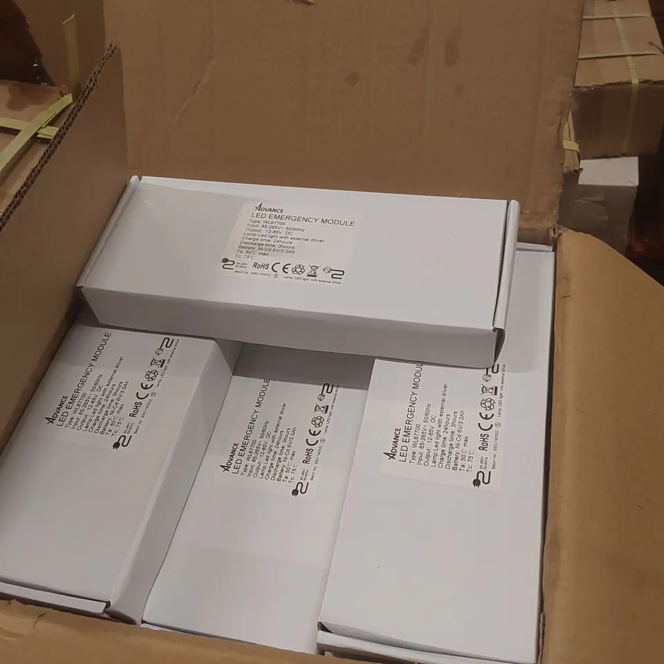 PALLET CONTAINING A VERY LARGE QUANTITY OF ASSORTED LIGHTING PRODUCTS TO INCLUDE: KANLUX BENO LED LIGHTING FIXTURES WITH MICROWAVE MOTION SENSORS, LED EMERGENCY MODULES, LED PANEL LIGHTS ECT