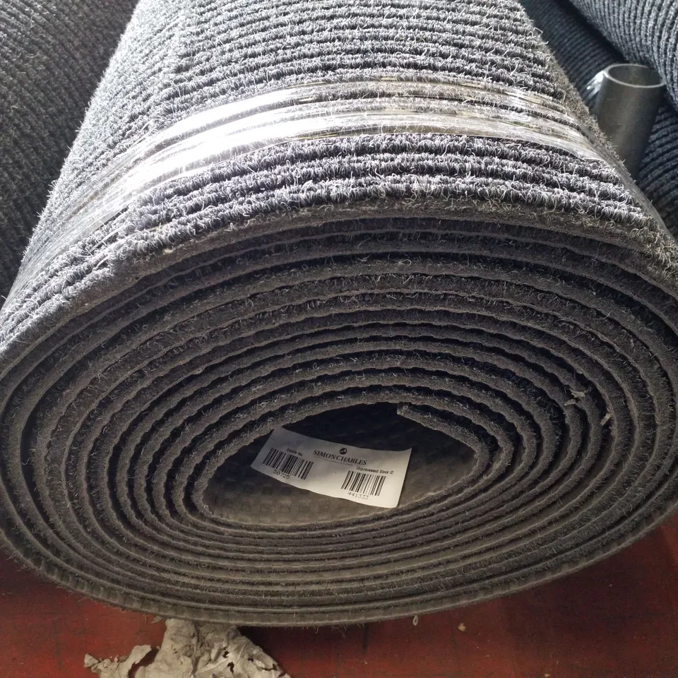 ROLL OF QUALITY LOOP PILE CARPET IN BLACK/WHITE - SIZE UNSPECIFIED