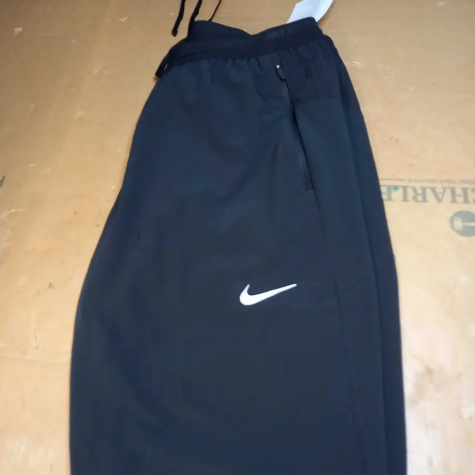 MENS NIKE CASUAL TRACKSUIT BOTTOMS SIZE M